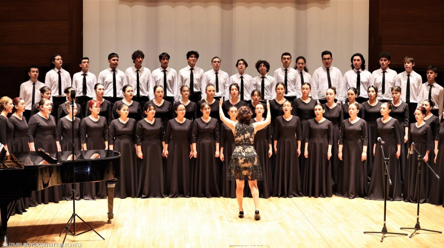 İzmir Uluslararası Çoksesli Korolar Festivali başladı